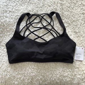 Lululemon Free to be wild bra NWT size 6